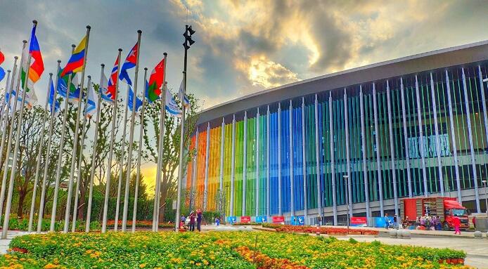 第三屆進(jìn)博會(huì)開展時(shí)間及報(bào)名方法.jpg 第三屆進(jìn)博會(huì)開展時(shí)間及報(bào)名方法.jpg