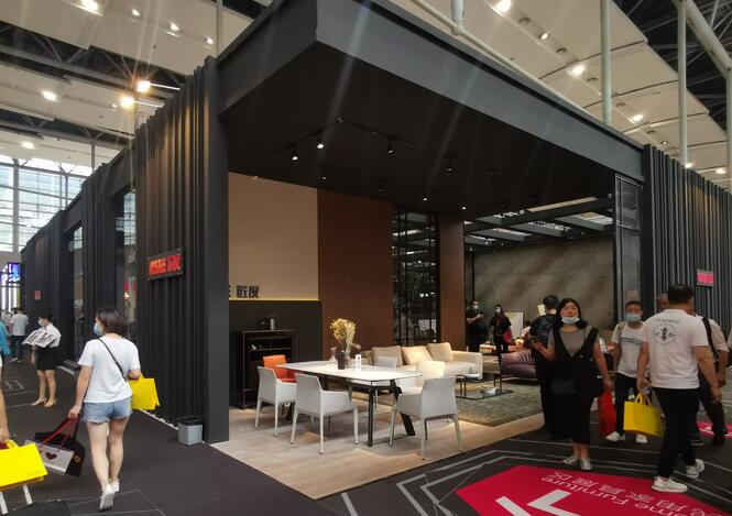 該如何設(shè)計(jì)搭建大型展臺(tái)？