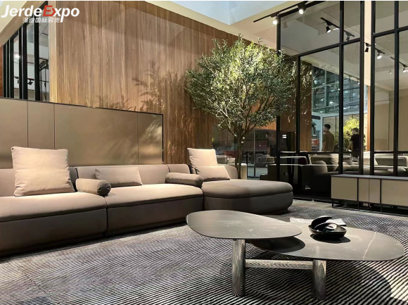 如何利用玻璃使展臺更亮更美觀？杭州展會搭建公司解答